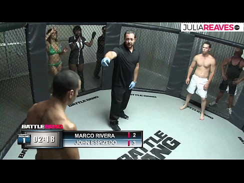 ❤️ Ultimate Fighter baise une fille à numéro juste après un combat sur le ring ❤❌ Vidéo de sexe at us